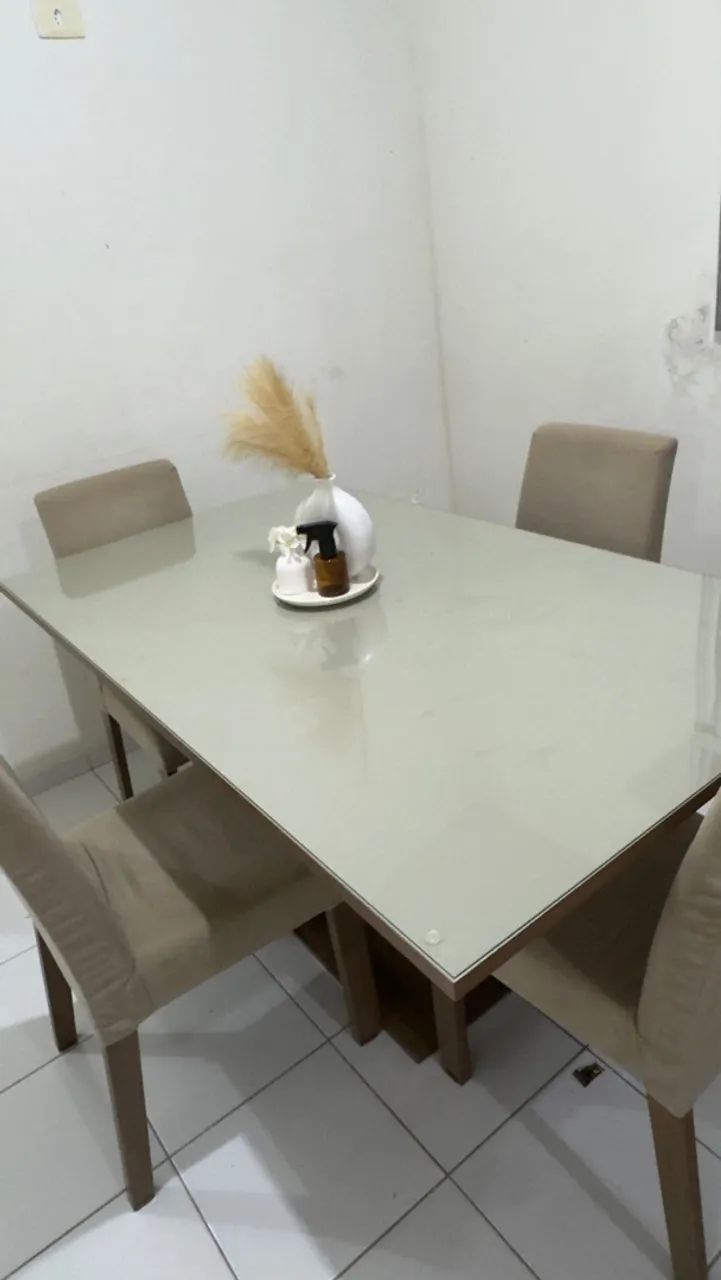 Mesa de jantar com 4 cadeiras - Seminova