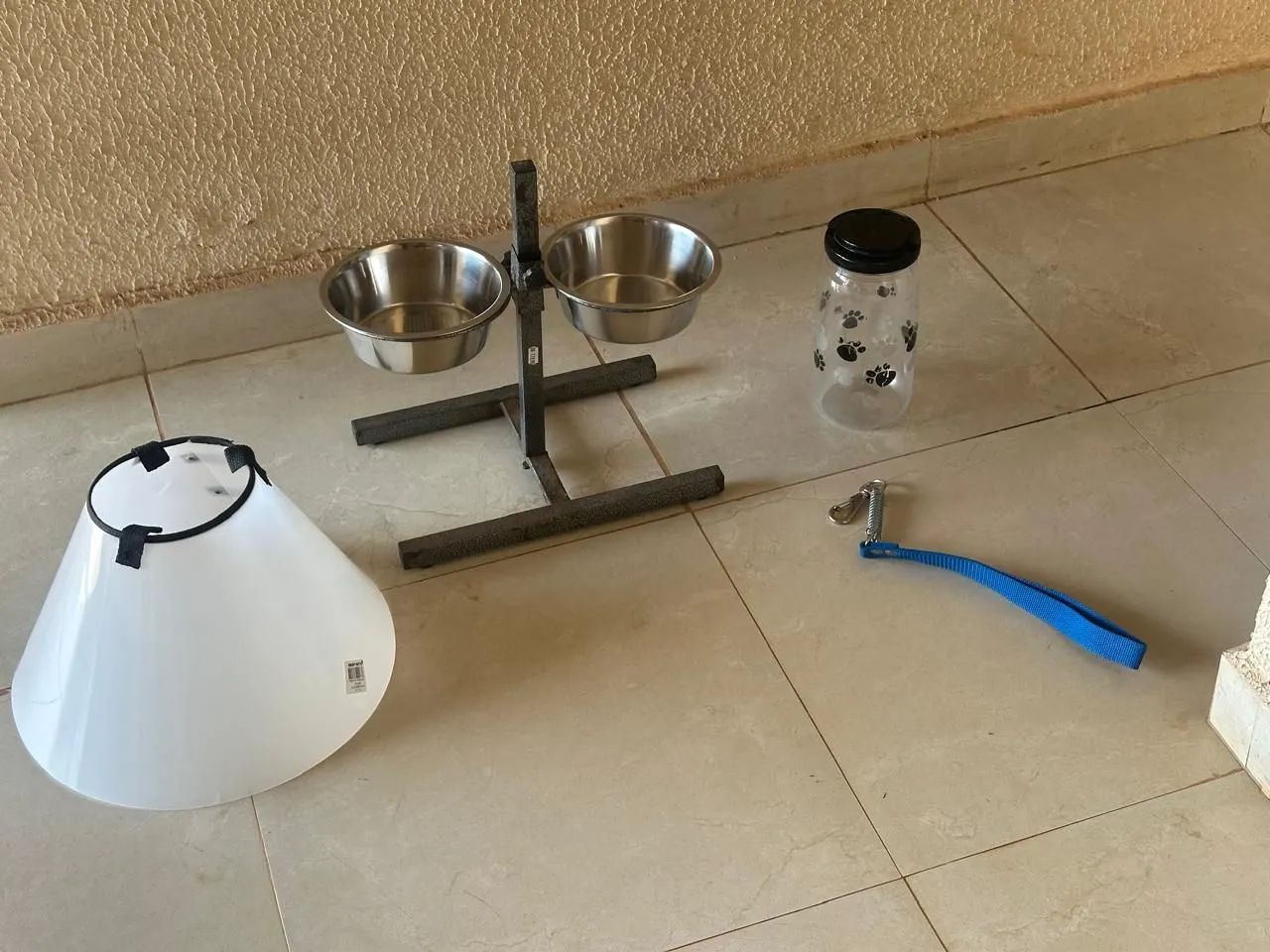 VENDO - COMEDOURO DUPLO ELEVADO PARA CACHORROS - Foto 4