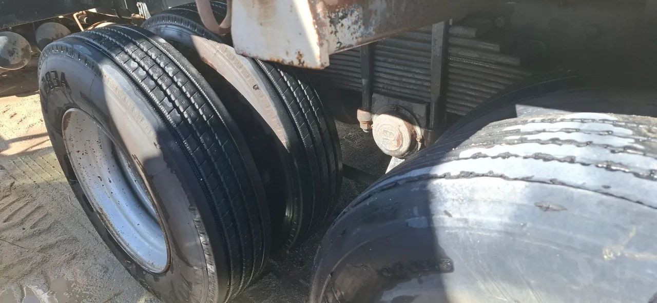Caminhão 31260e caçamba - Foto 3