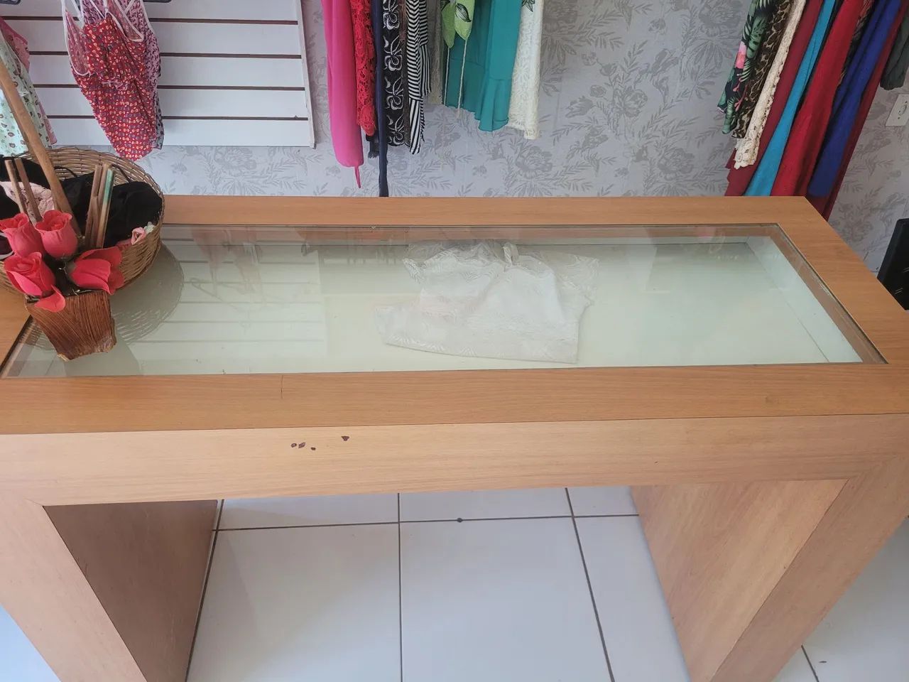 Balcão cerejeira com tampo de vidro - Foto 3