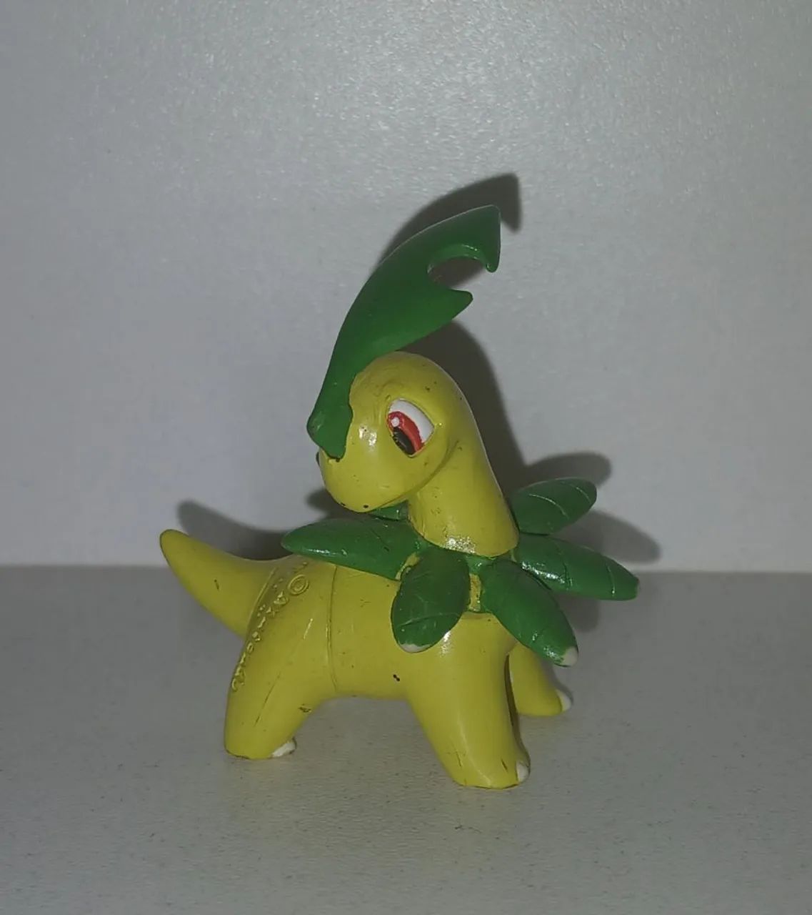 BONECO MINIATURA POKEMON TOMY BAYLEEF