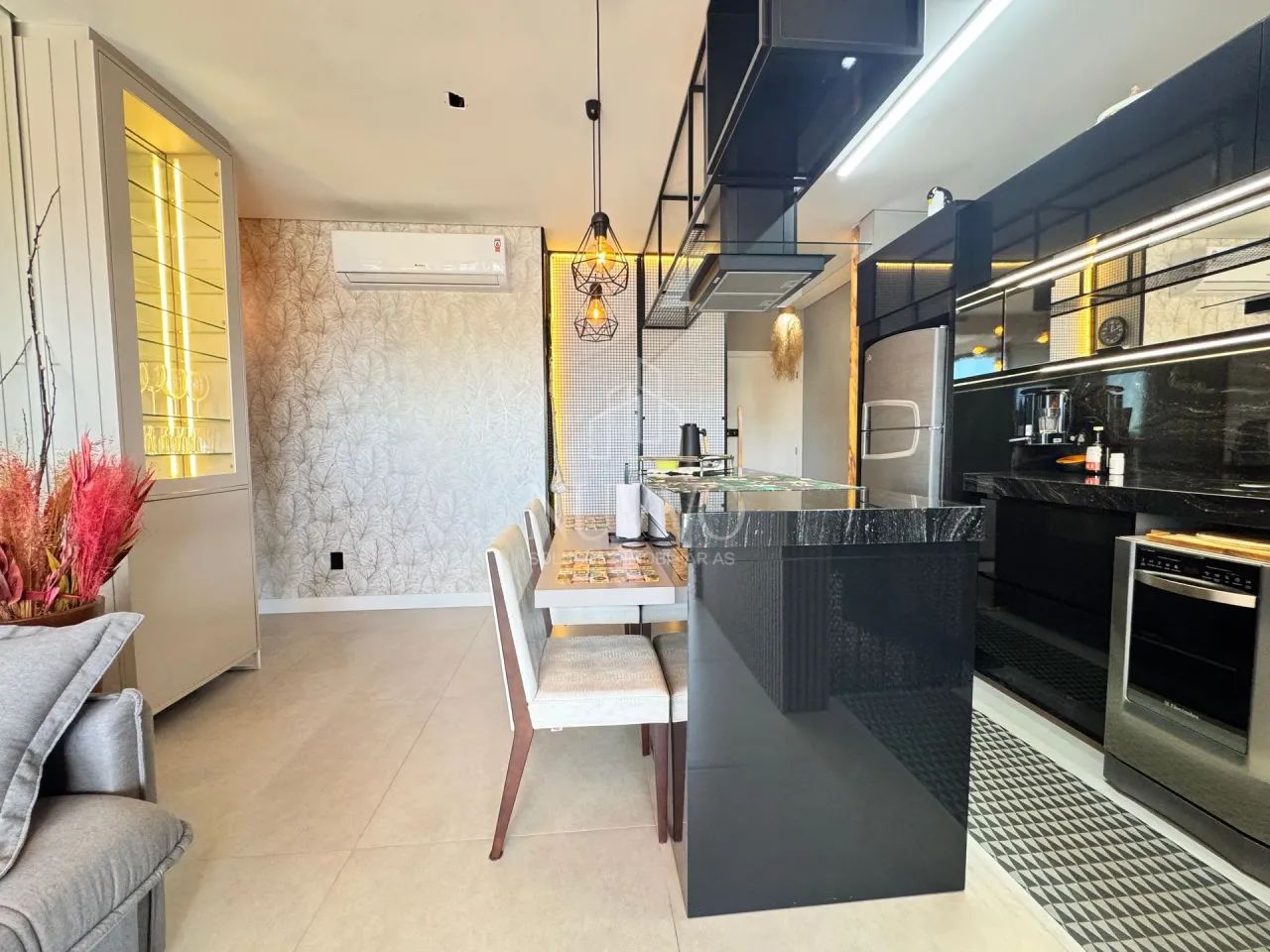 Apartamento mobiliado com 2 suítes para locação anual em Jurerê - Florianópolis. - Foto 2