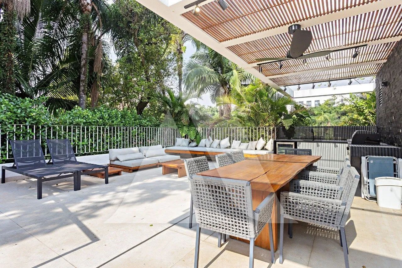 Casa em condomínio à venda no Jardim Europa.