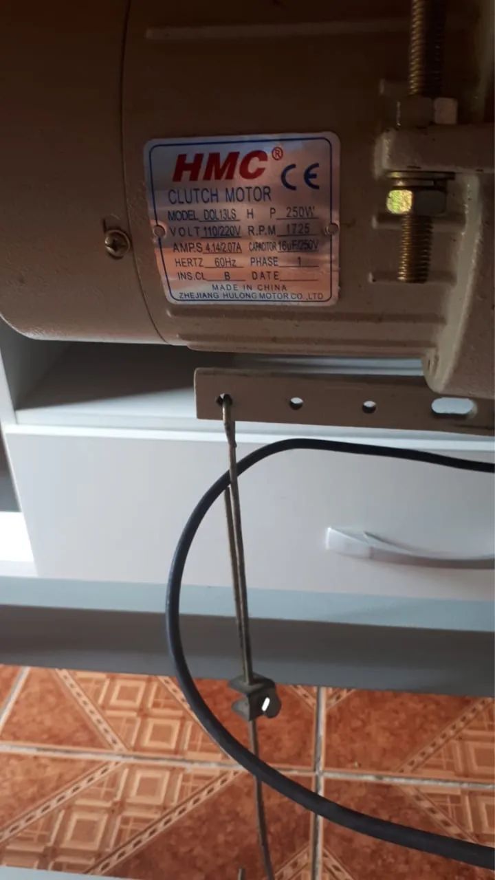 Vendo máquina de costura debrum Bracob   - Foto 2