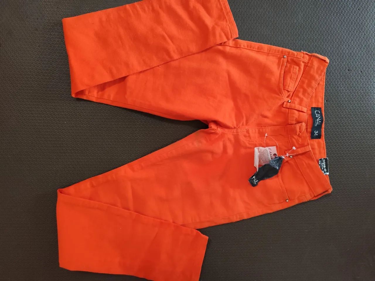 Calça da marca Canal
