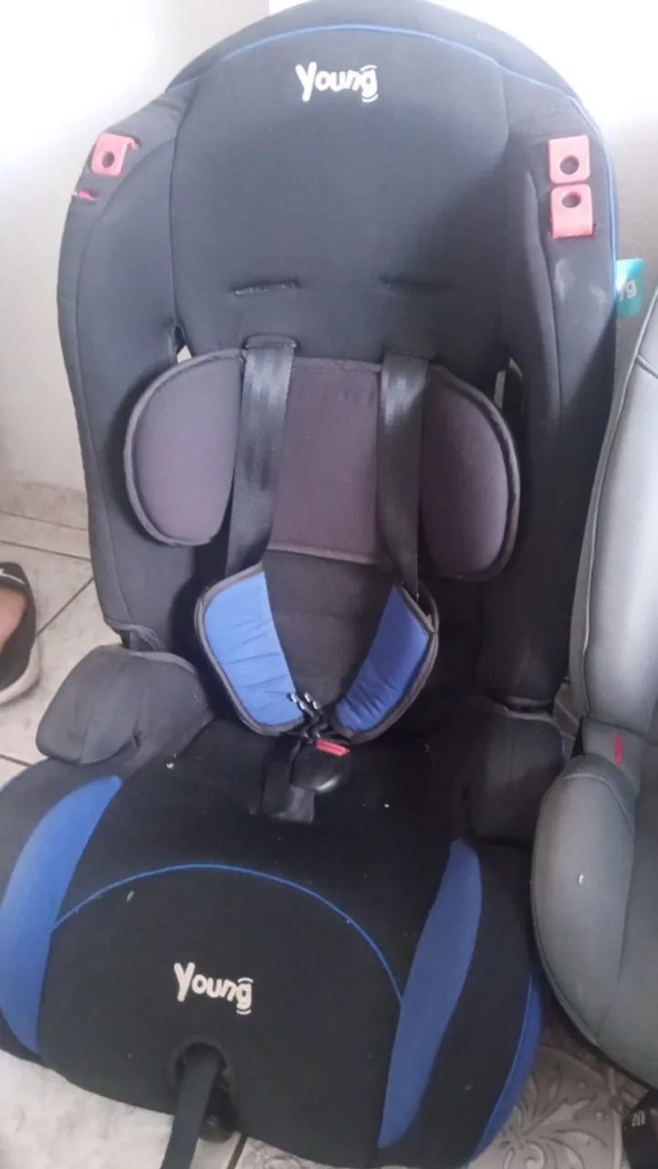 Cadeirinha e bebê conforto 