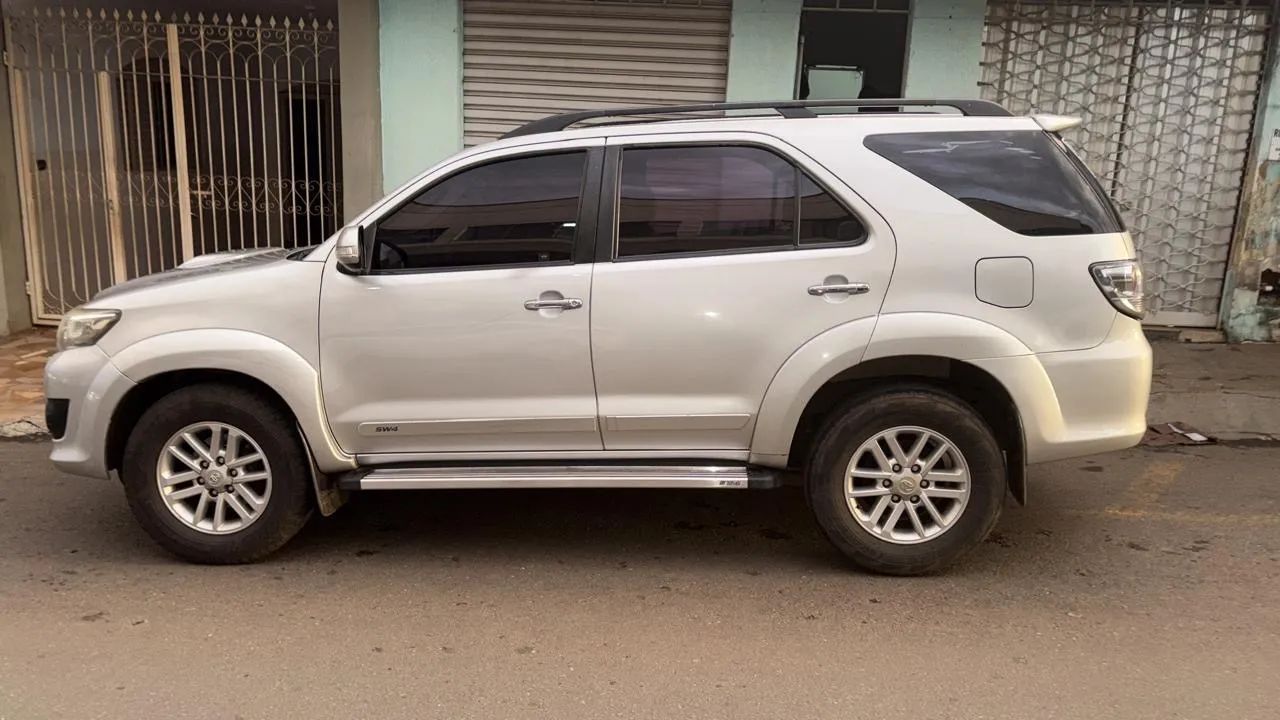 Toyota Hilux Hilux SW4 SRV D4-D 4x4 3.0 TDI Dies. Aut 2012
