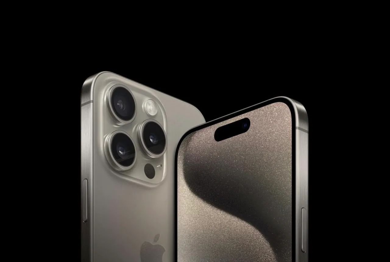iPhone 15 Pro Max 256GB Silver Impecável Bateria 88% - Celulares e