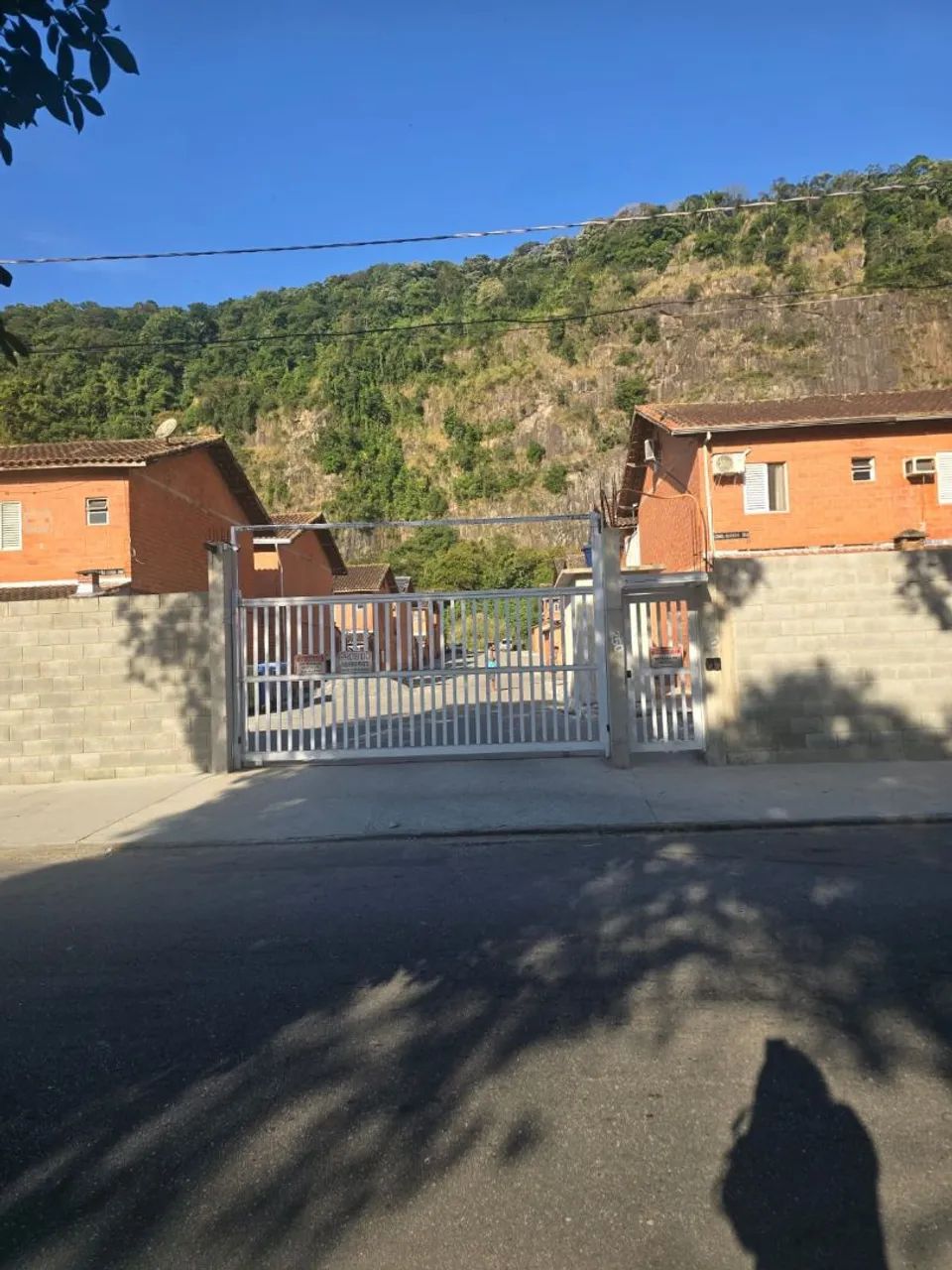 VENDO SOBRADO COND. FECHADO 