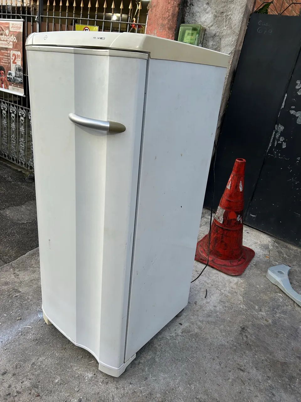 Freezer de 5 compartimentos 127v gelando perfeitamente não baixo valor e nem reservo  - Foto 3