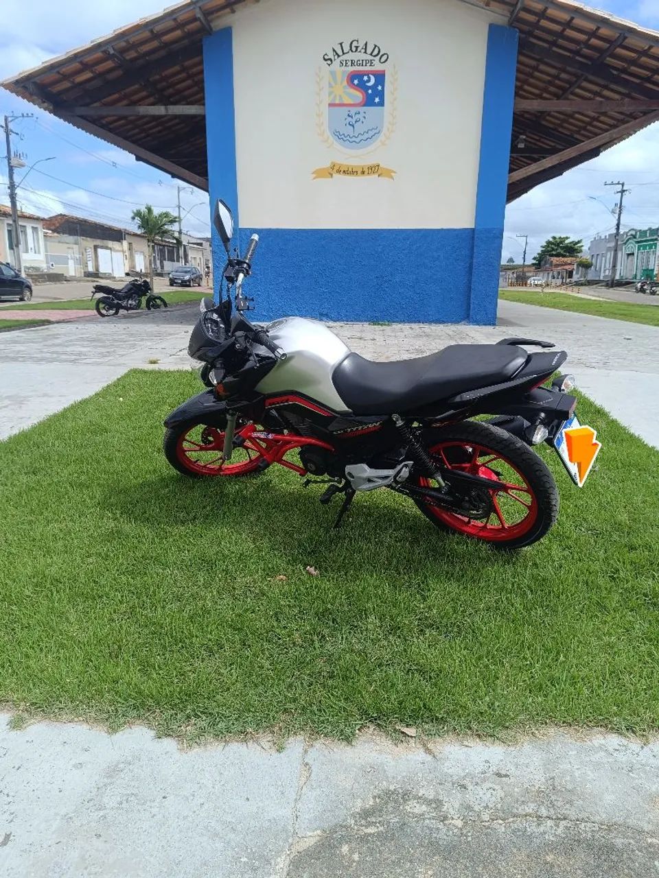 Titan 160