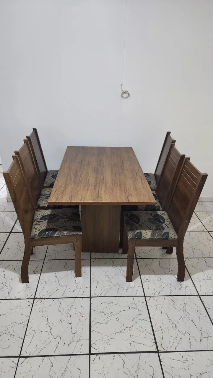Mesa com 6 cadeiras