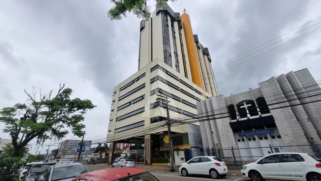Sala comercial com 28,54m² de área úlltil, composto por 01 sala e 01 lavabo.