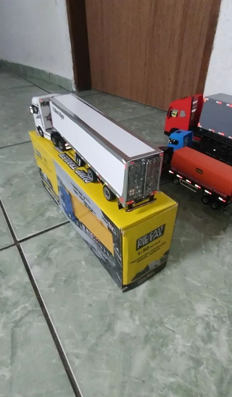 Miniatura de Carreta Baú  - Foto 5