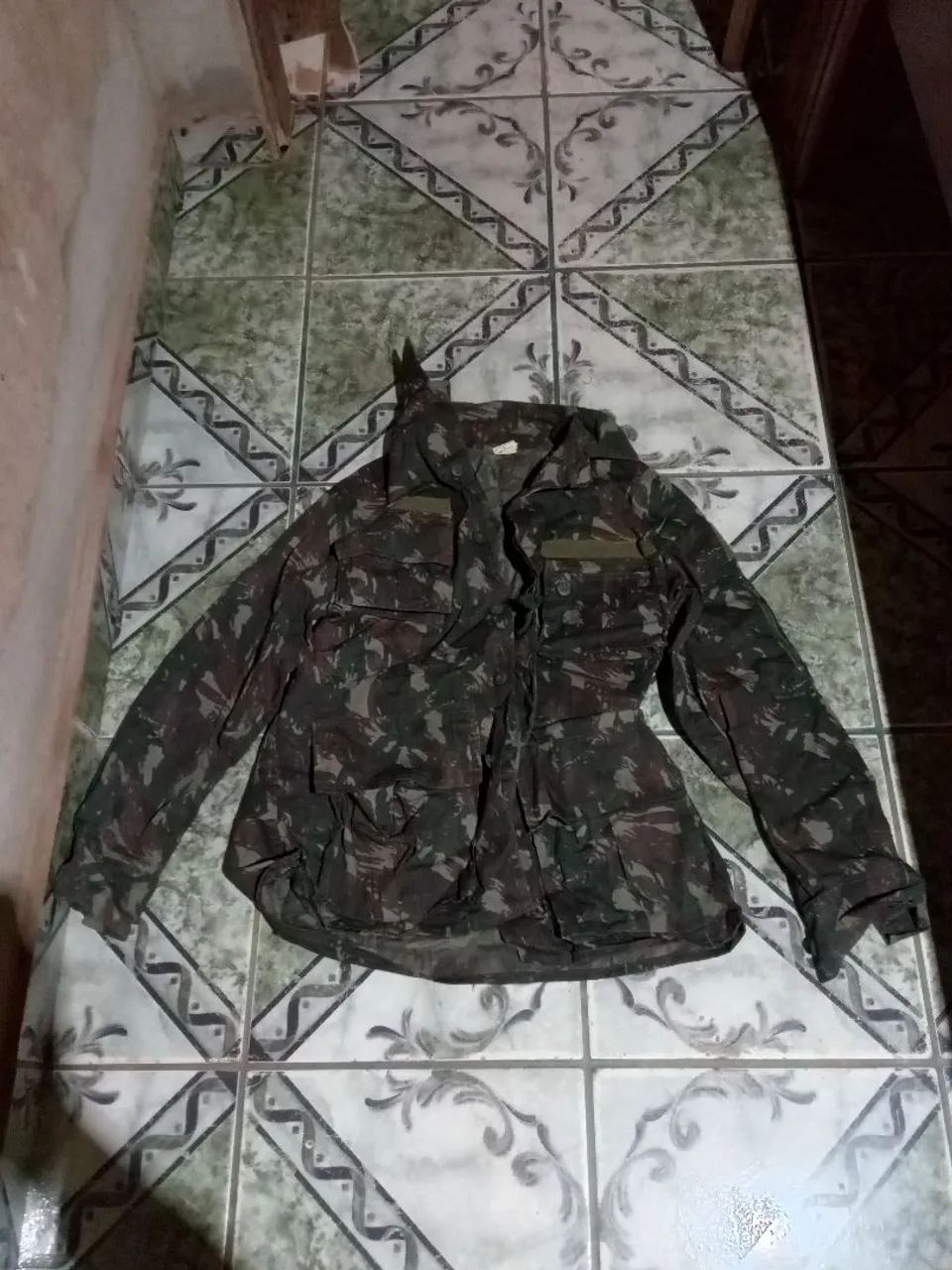 Vendo duas gandola tamanho G interessados chamar pelo número *45