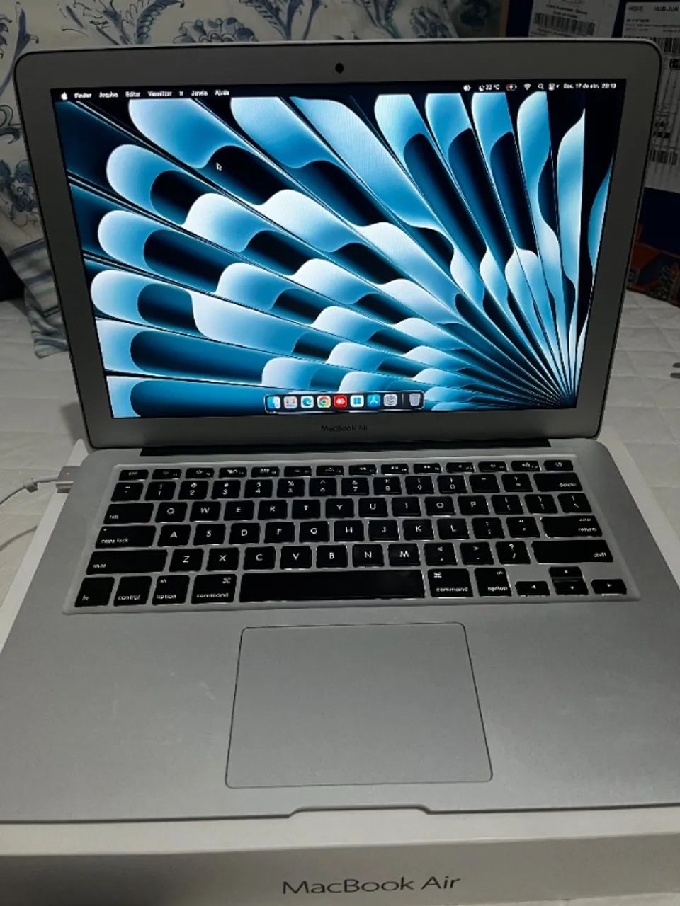 2017 MacBook Air13インチ i5 8GB 128GB Apple MacBook Air with Intel Core i5, 1.6GHz, (13-inch, 4GB,128GB