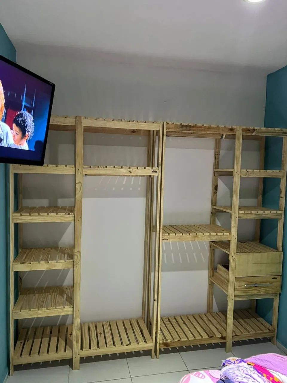 Vendo closet em madeira maciça de pinos - Foto 3