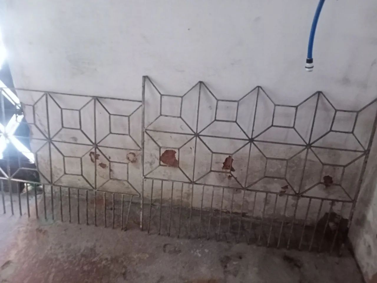Restos de grades de ferro  - Foto 2