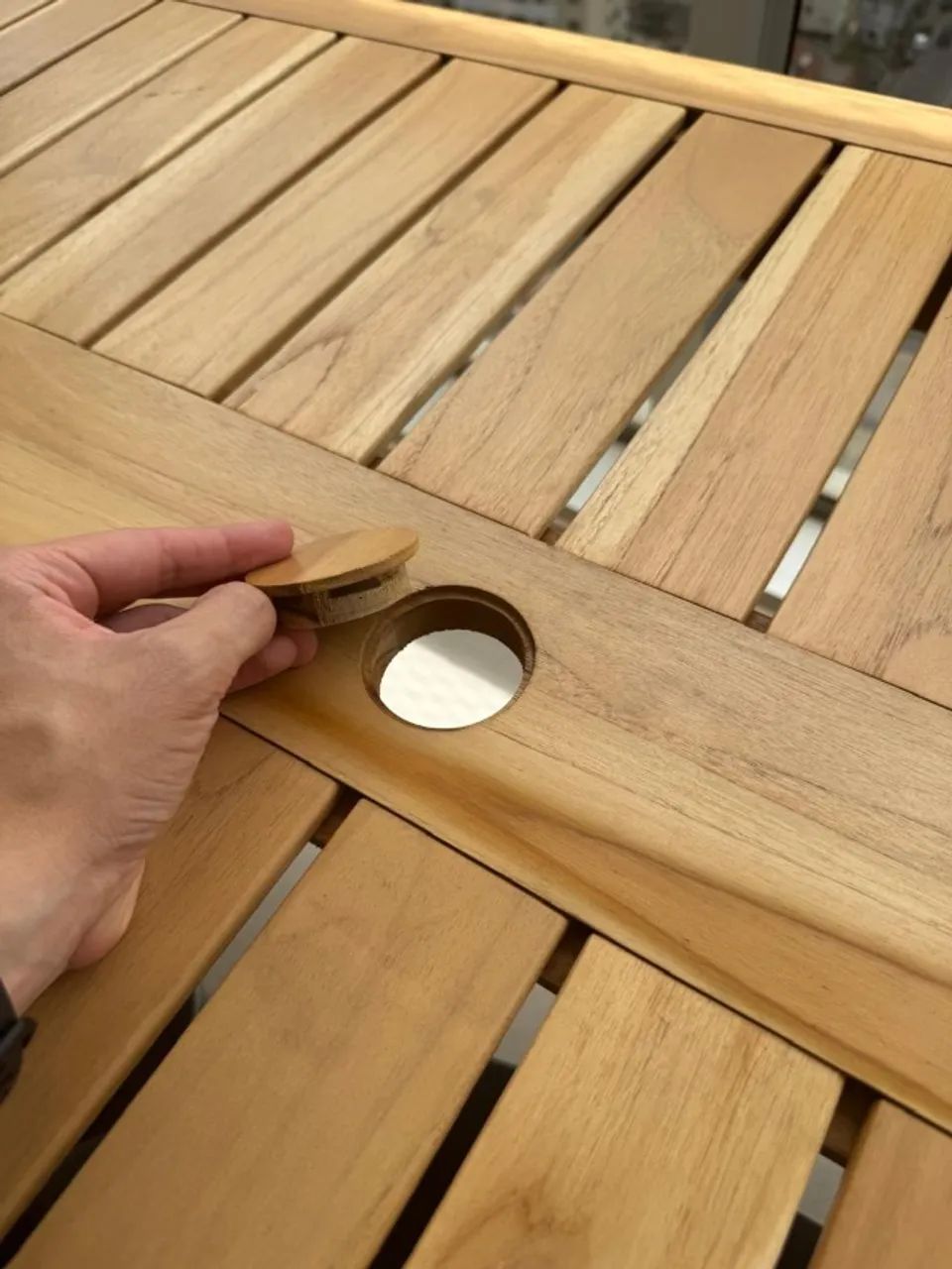 Mesa de Madeira Maciça + 4 cadeiras- Leroy Merlin - Foto 4