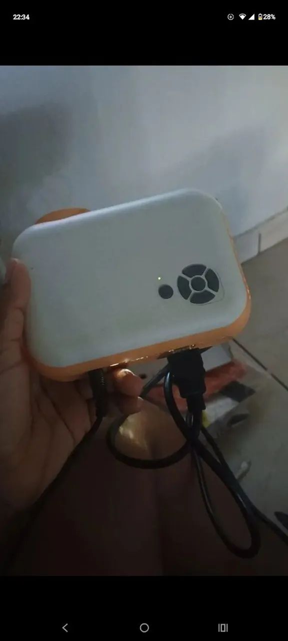 Mini projector a10 com caixa e controle semi novo!  - Foto 3