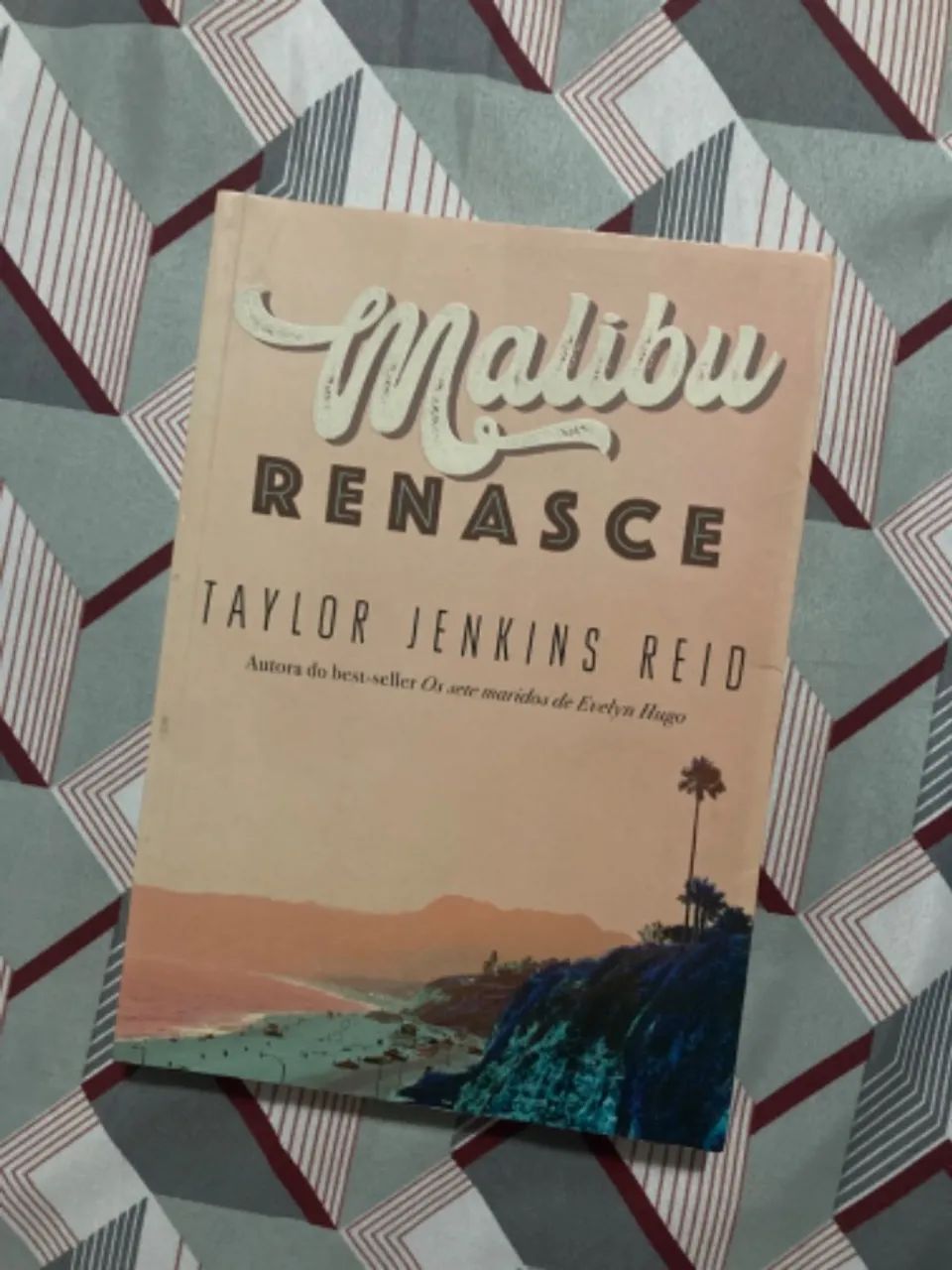 Livros Taylor Jenkins Reid - Seminovos - Foto 3