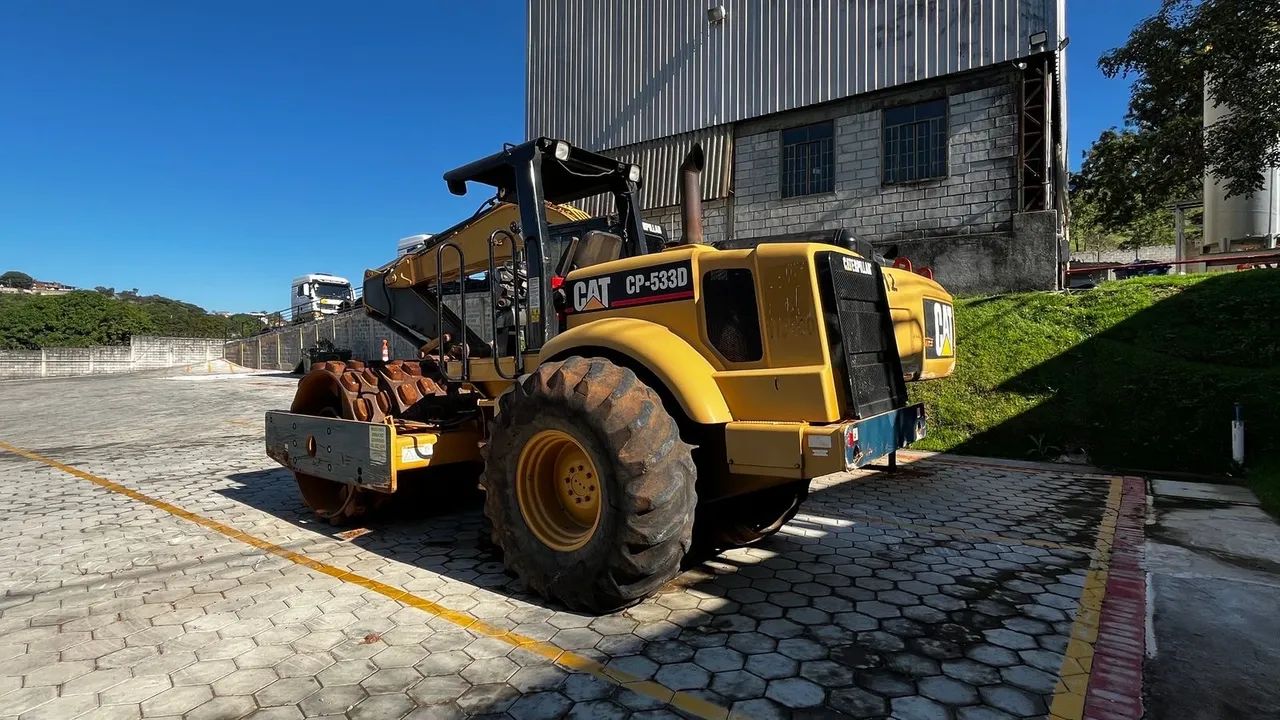 Rolo compactador Caterpillar CP533D