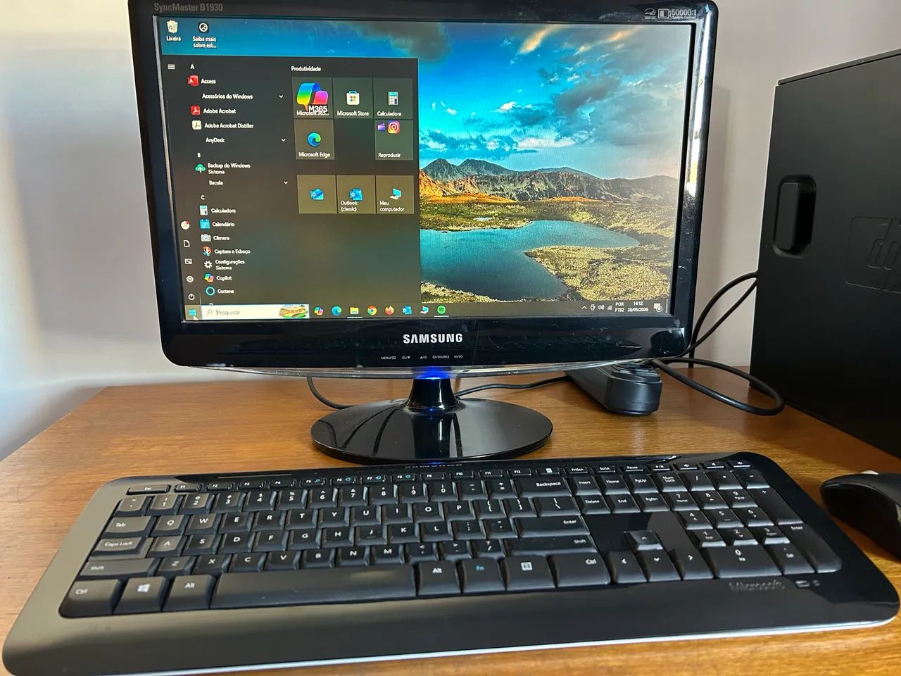 Computador completo com monitor teclado e mouse e SSD de 250
