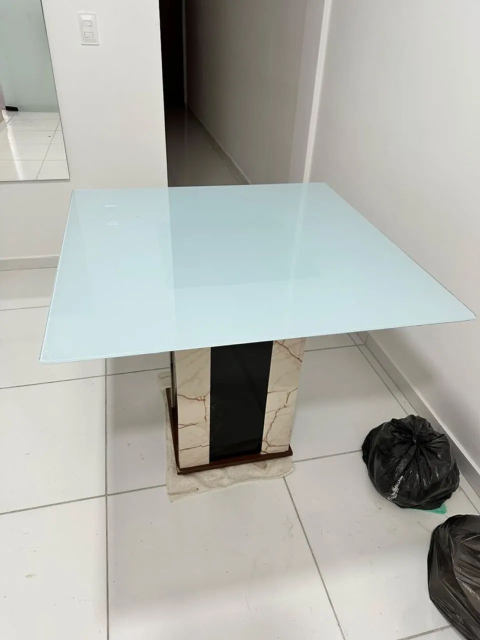 Mesa de Jantar - Quatro cadeira 