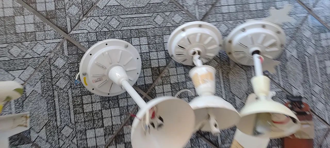 VENDO 4 VENTILADORES DE TETO FUNCIONANDO,BOM PREÇO, NÃO TEM AS LUMINÁRIAS  - Foto 2
