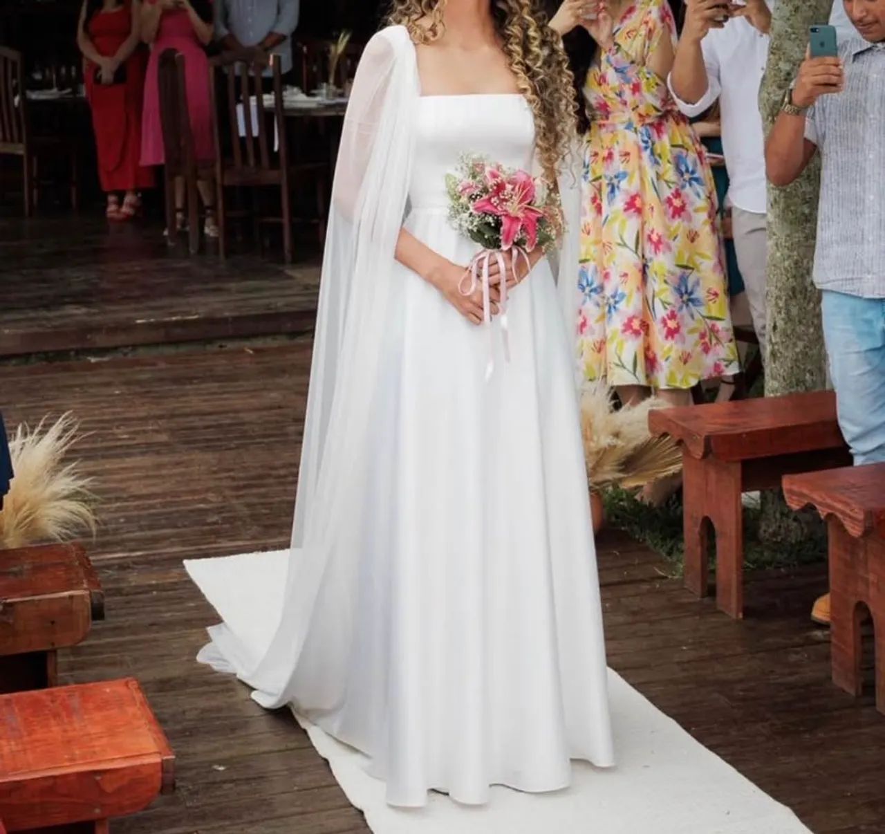 Vestido de Noiva c/ capa removível 