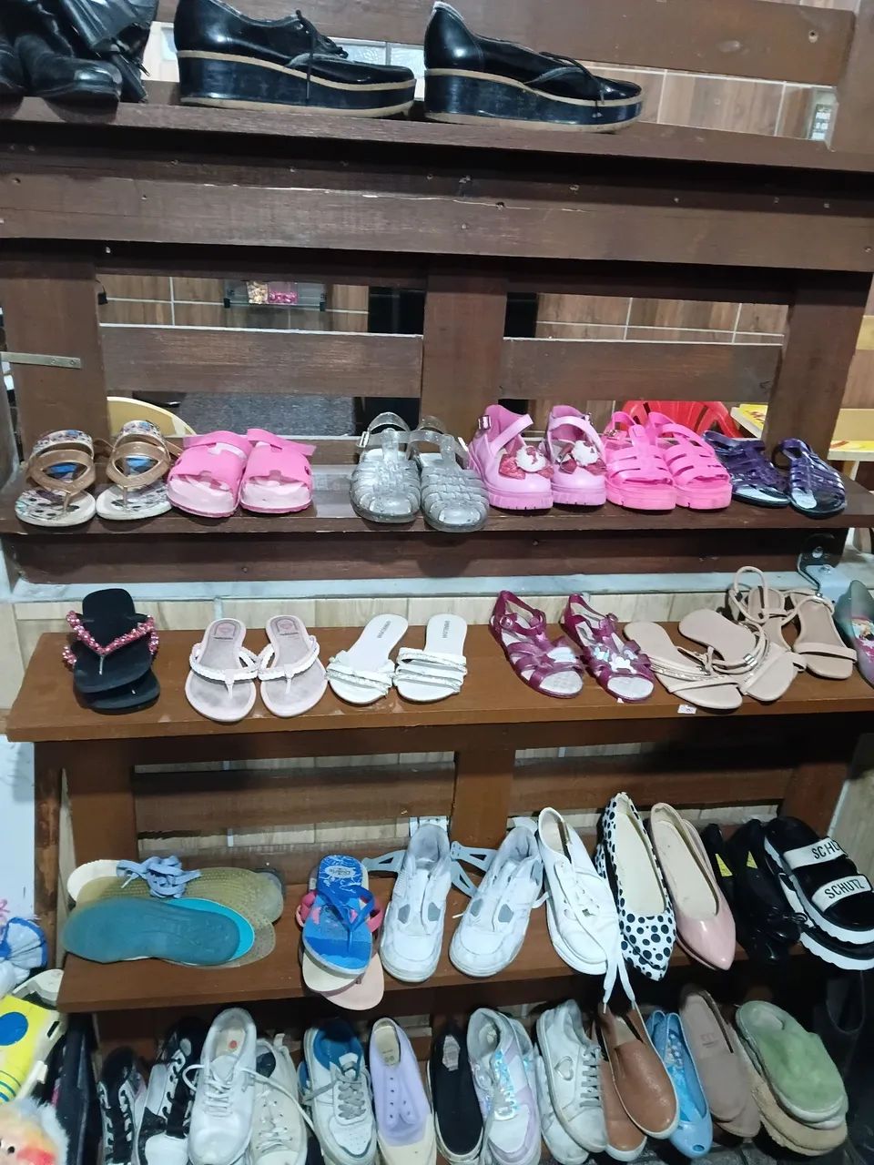  Roupas calçados adultos e infantis  - Foto 2