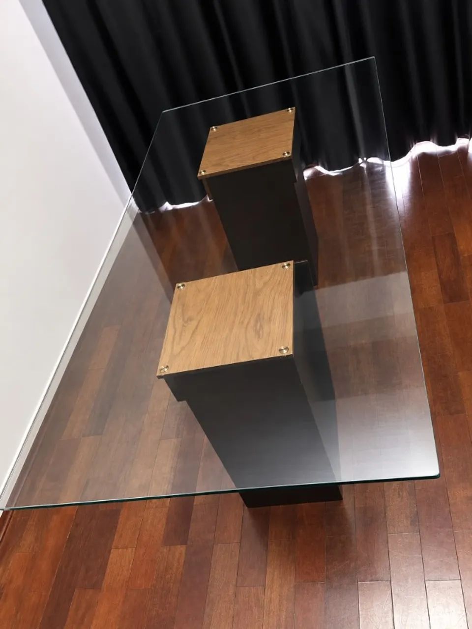 mesa de vidro temperado+ cadeira estofada de madeira maciça - Foto 2