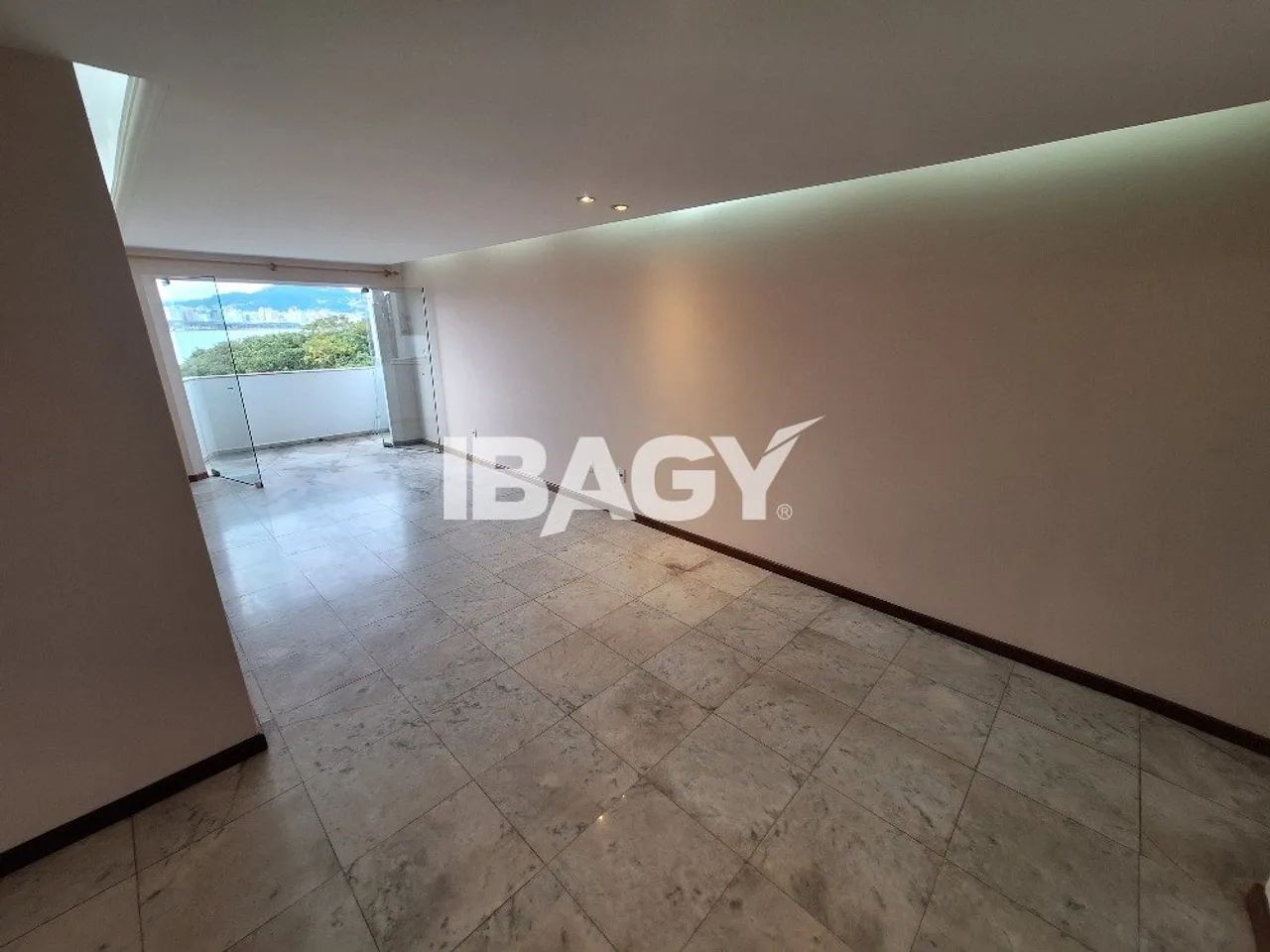 Excelente Apartamento 3 dormitório(s) em Coqueiros - Florianópolis - Foto 2