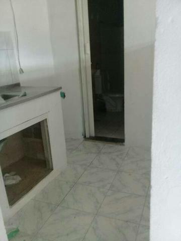 Aluga-se esta casa na av san martin fonte do capim - Foto 8