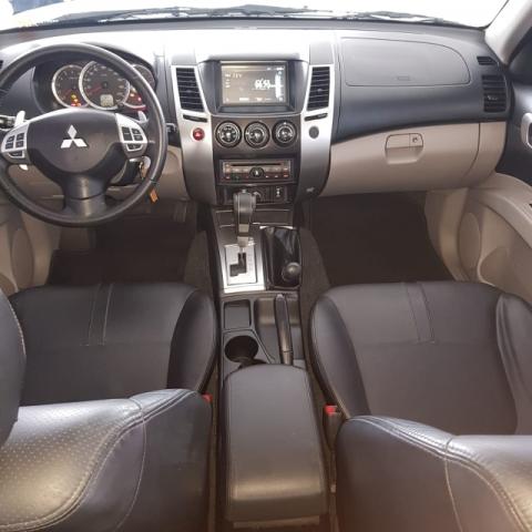 PAJERO HPE 3.2 4X4 AUT. 7 LUG. - Foto 7