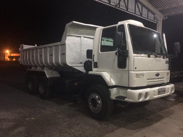 Caminhão caçamba traçado reduzido disponível pra trabalho R$ 120.00 p/ hora