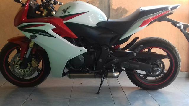 Vendo uma cbr 600 a mas nova do Brasil - Foto 3