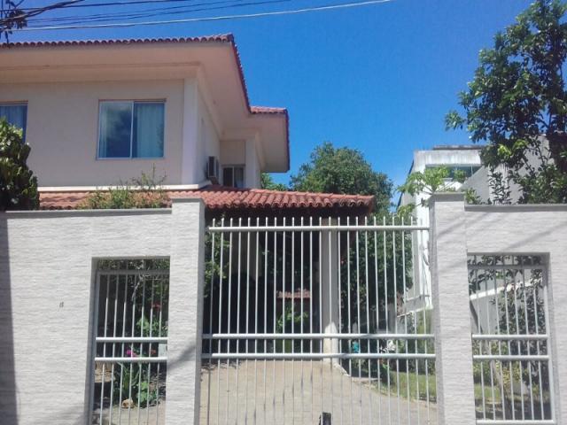 Casa duplex 4qts, 2suítes, 2vgs, 243m².