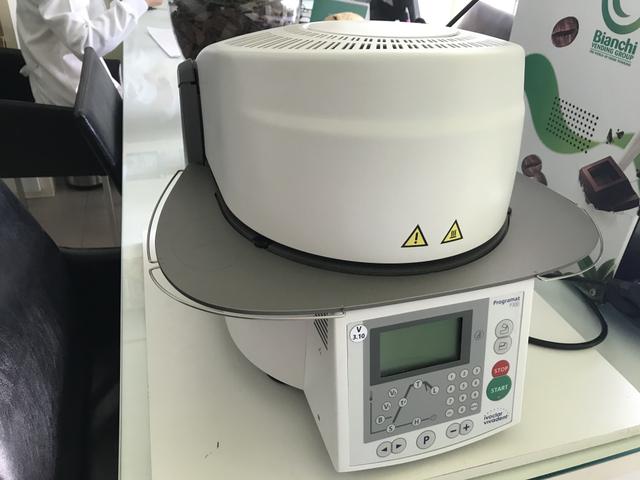 Forno de laboratório