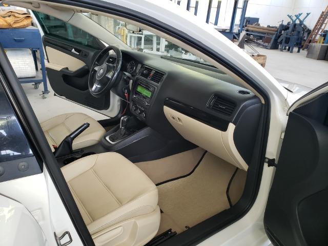 Jetta 2.0 Automático 11/12 Comfortline Tiptronic interior caramelo com teto solar - Foto 9