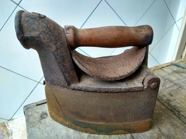 Ferro de passar roupas a carvão - Foto 5