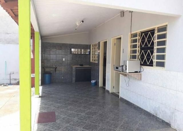 Casa com 2 quartos e grande quintal com churrasqueira e ducha - Foto 4