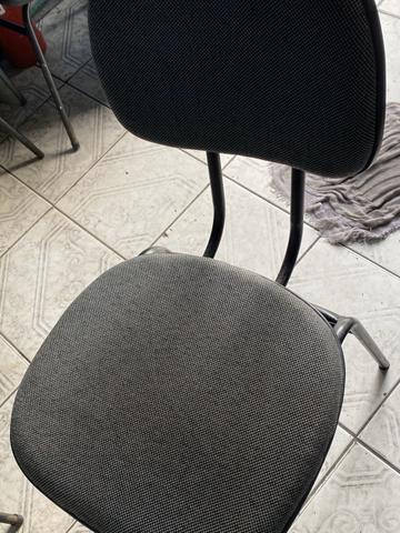 Vendo móveis de escritório mesa em L cadeira fixa - Foto 4