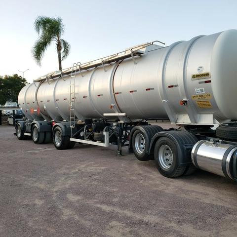 Carreta Tanque em alumínio Rhodoss 3 eixos Vanderleia ano 2013