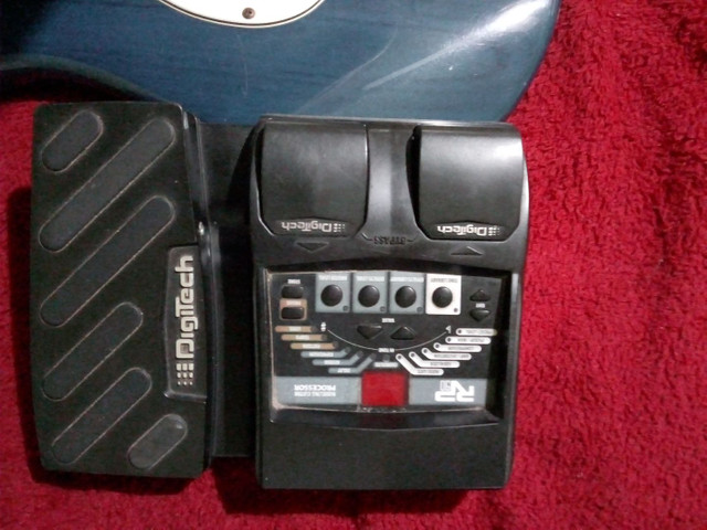 Guitarra strimberg e pedaleira - Foto 2