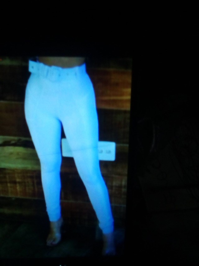 Calça feminina skiny com cinto - Foto 3
