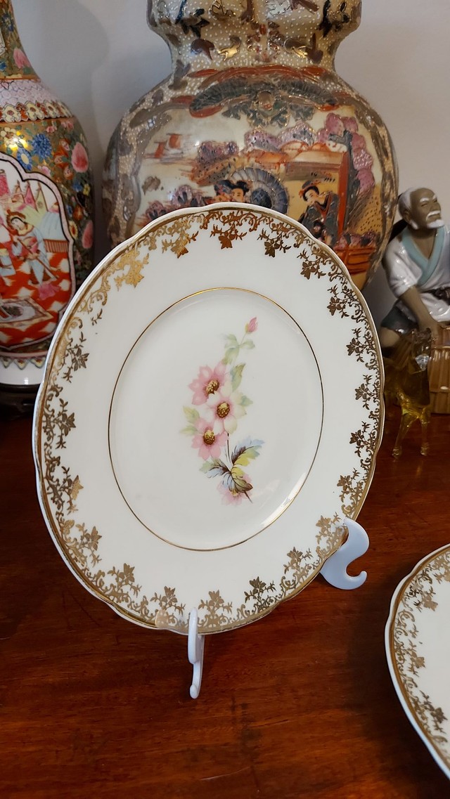 Par de pratos de sobremesa em porcelana Real. - Foto 3