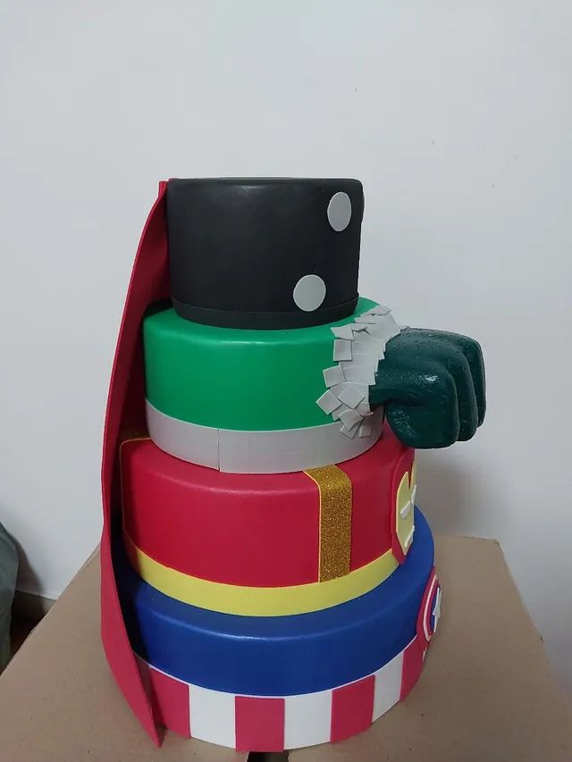 Bolo falso super heróis  - Foto 2