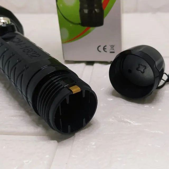Lanterna De Mão Led A Pilha  Cm-1602 - Foto 3