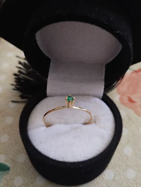 Solitário de ouro18k com esmeralda natural  - Foto 3